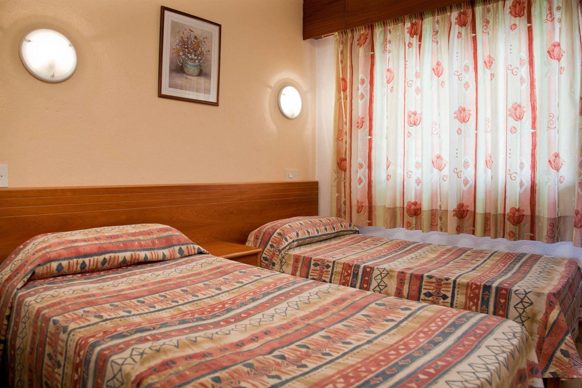 Apartamentos Mira Mola Figueretas Dış mekan fotoğraf